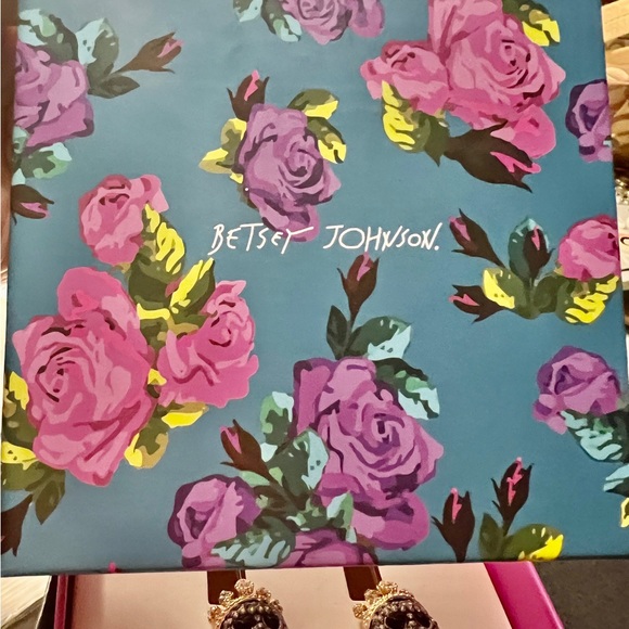 Betsey Johnson Pave Crystal Skulls Earrings NIB - Picture 6 of 6